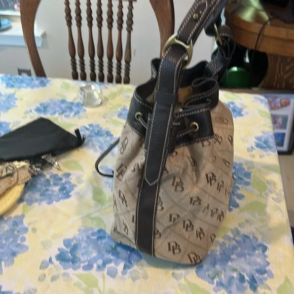 Dooney & Bourke Brown and Tan Shoulder Bag 10 x 12 x 6 drawstring closure - Picture 5 of 10